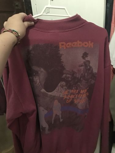 Customer photo review of Reebok Vintage Graphic Sweatshirt (S)