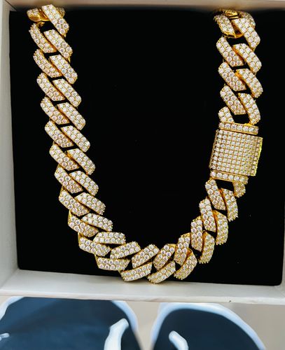 Customer photo review of The Stunning Moment III® - 15mm Iced Out Diamond Prong Link Cuban Choker Chain in 14K Gold