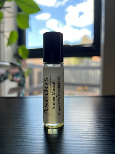 Customer photo review of AMBER MUSCAT PERFUME OIL