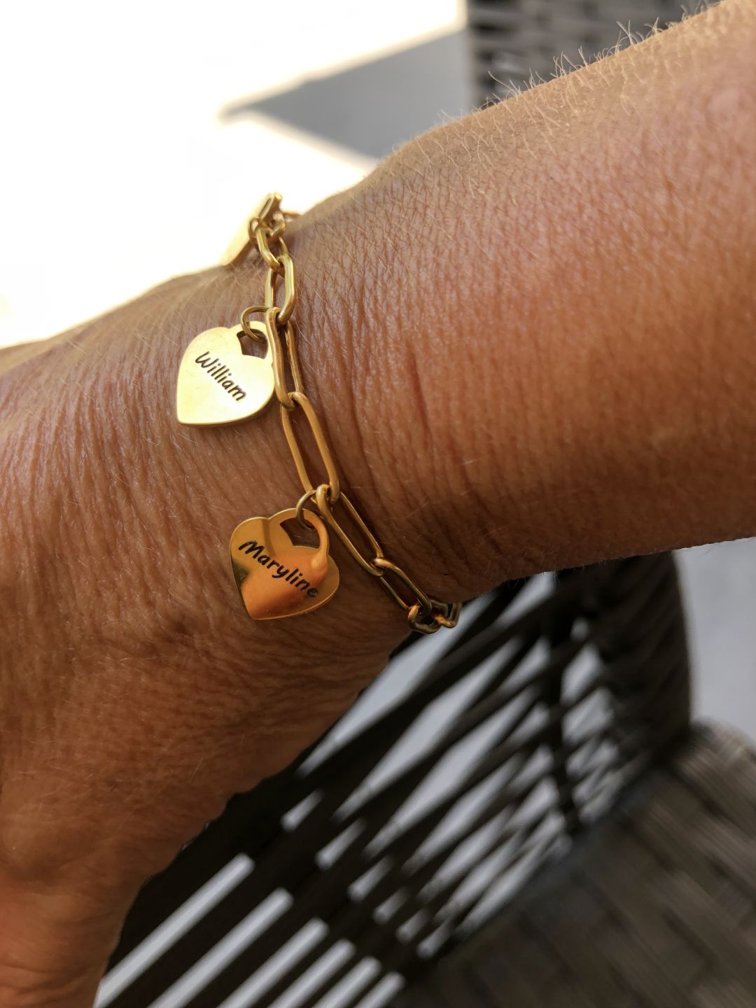 Customer photo review of Bracelet LOANYA avec pendentifs cœur personnalisés