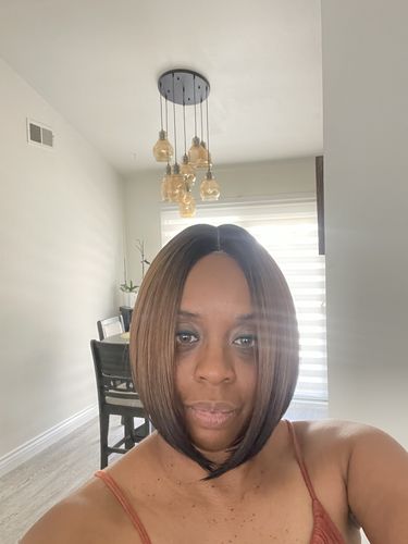 Customer photo review of Bobbi Boss  6" Deep Lace Part Short Bob Wig Matilda MLF640