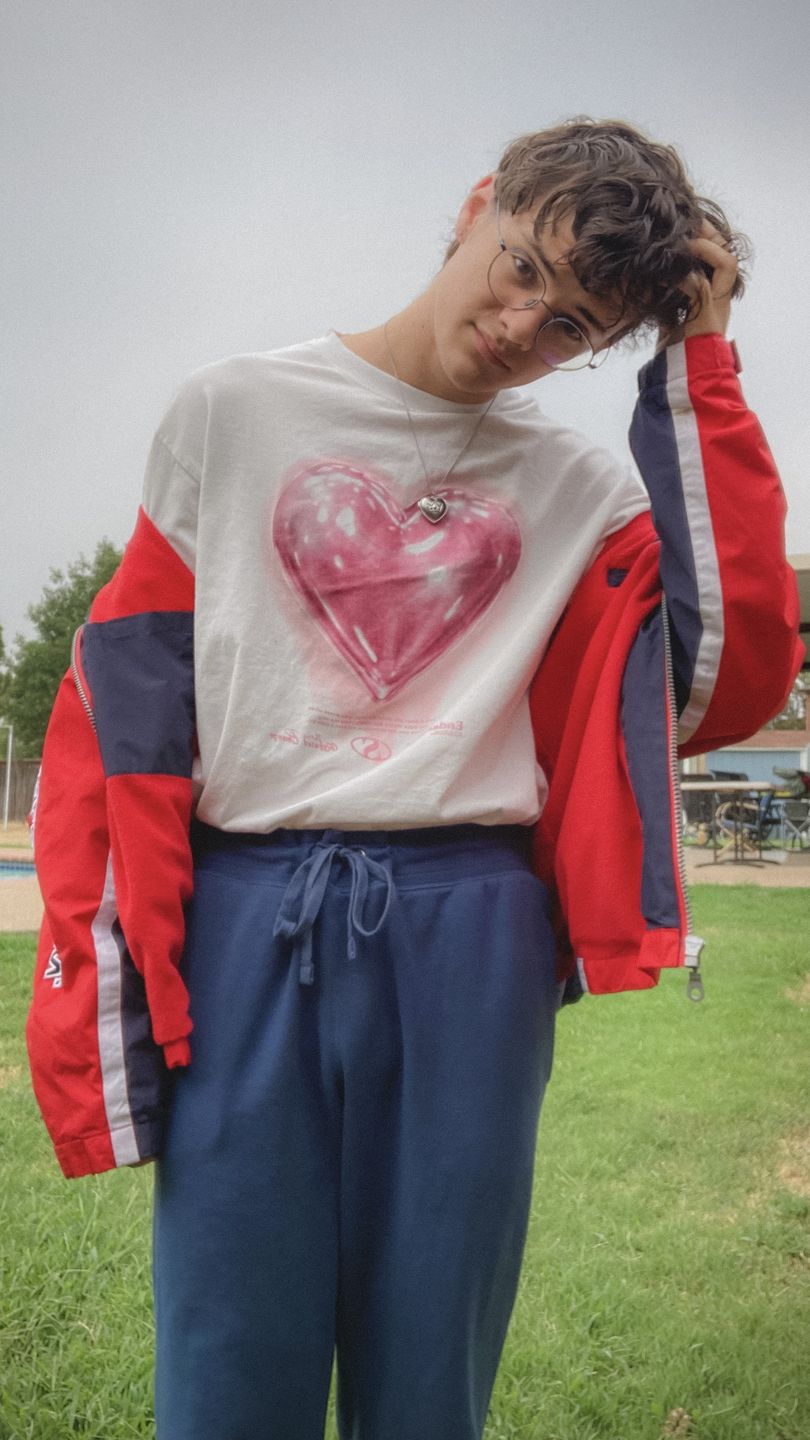 Customer photo review of Aelfric Eden Love Balloon Graphic Tee