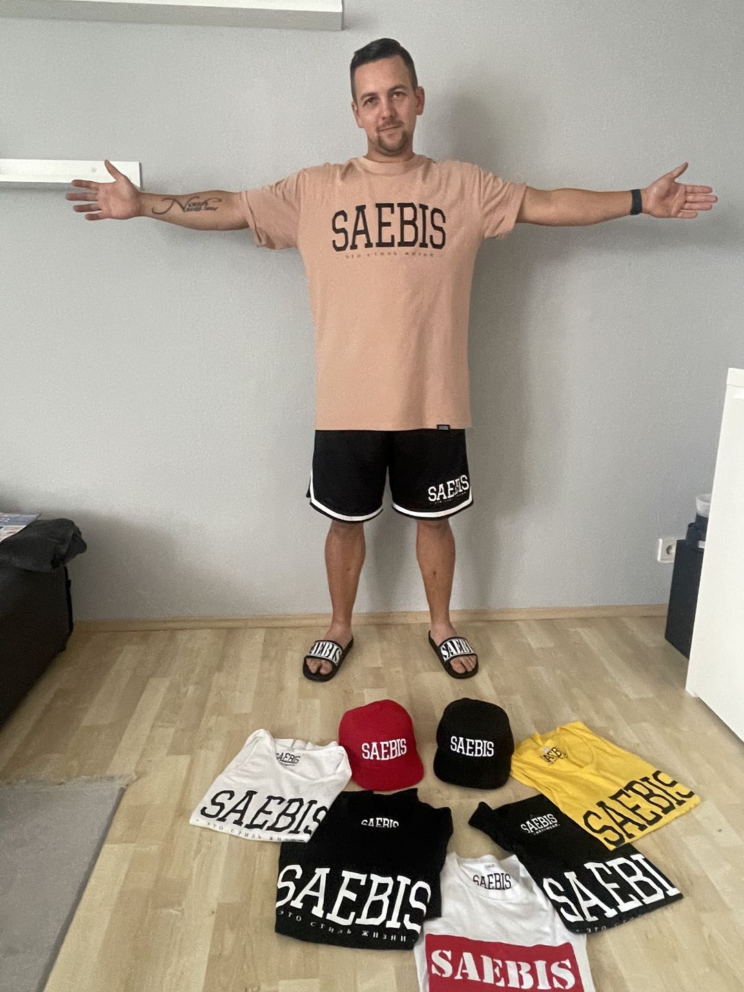 Customer photo review of Lifestyle Herren Oversized T-Shirt sandfarben by SAEBIS®