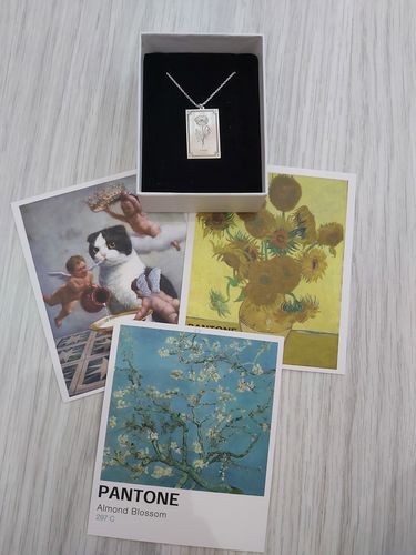 Customer photo review of Poppy Ağustos Ayı Doğum Çiçeği Kolye