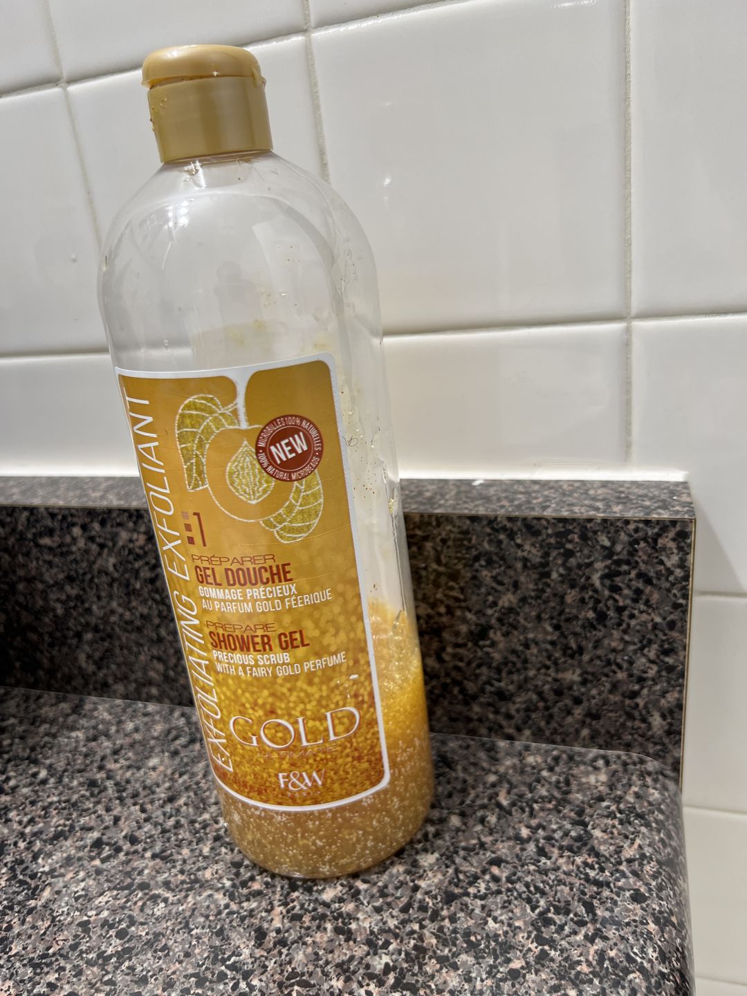 Customer photo review of Fair & White Gold Exfoliating Shower Gel scrub NEW - Invigorates skin - 940ml / 31.8 fl oz