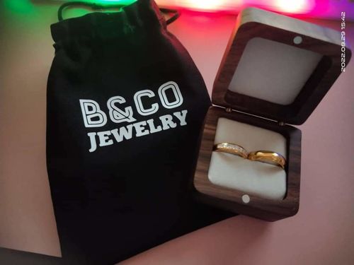 Customer photo review of Palacio de Cristal Wedding Rings