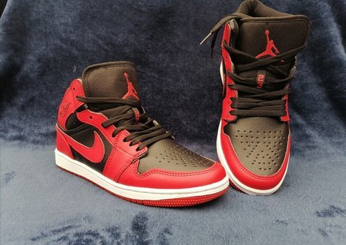 Customer photo review of Tenis Retro 1 Black Evil