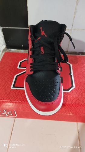 Customer photo review of Tenis Retro 1 Black Evil