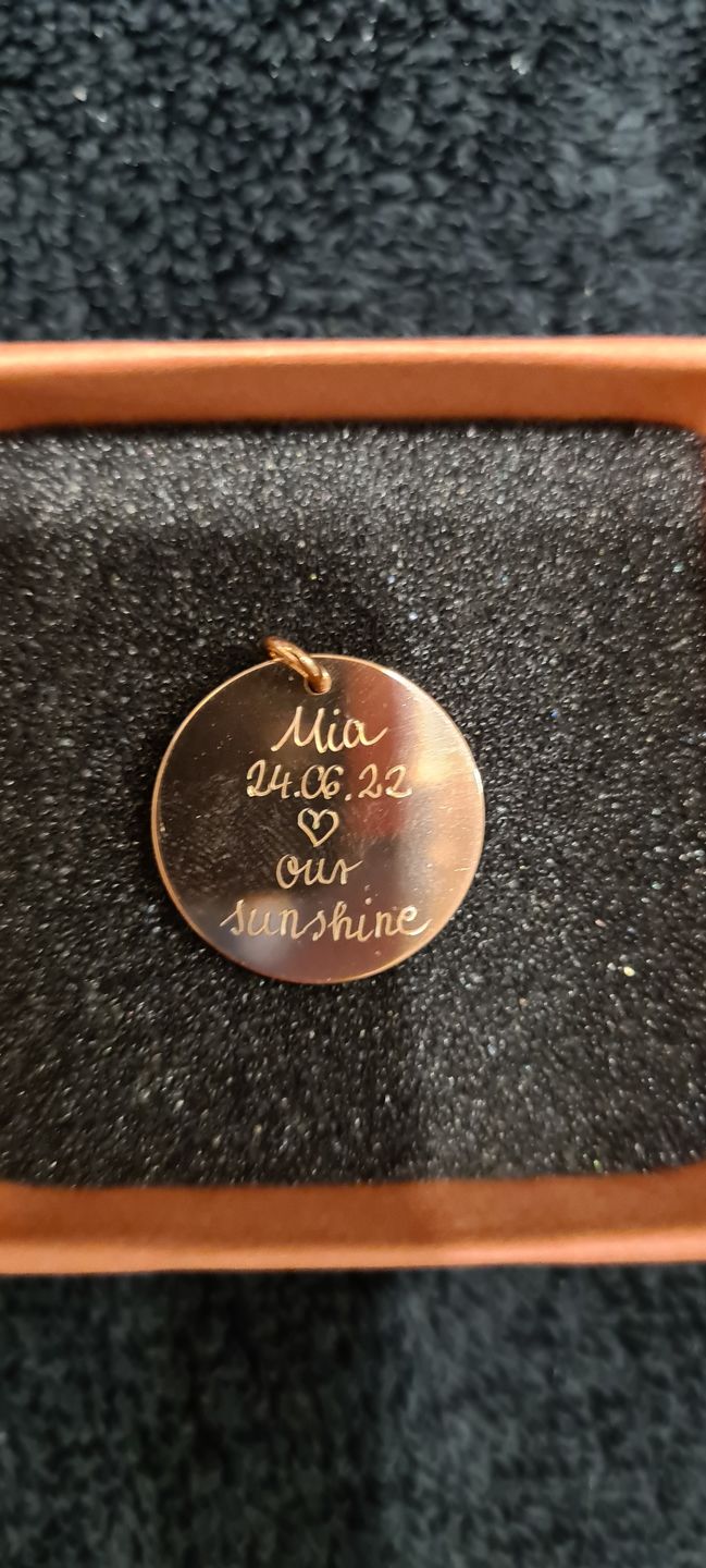 Customer photo review of Anhänger "Zartes Gravurplättchen rund"