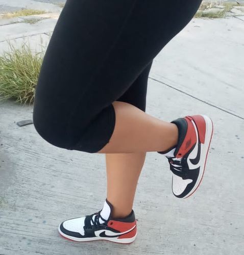 Customer photo review of Tenis Retro 1 Chicago Black