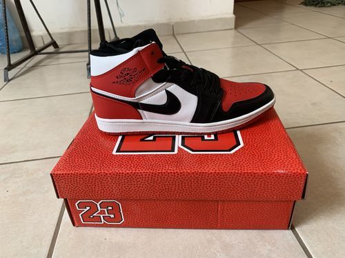 Customer photo review of Tenis Retro 1 Chicago Red