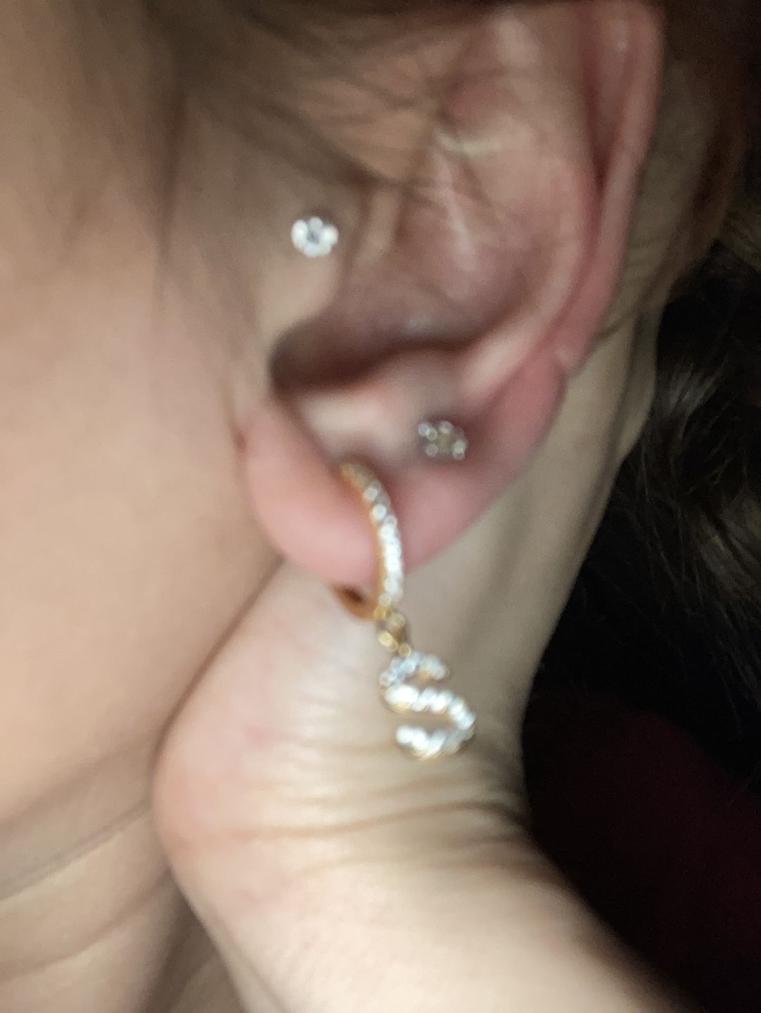 Customer photo review of Letter Ohrringe | 18K vergoldet