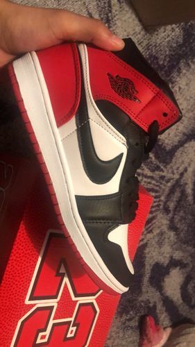 Customer photo review of Tenis Retro 1 Chicago Black