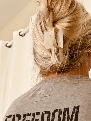 Customer photo review of XL Dreamy Claw Clip