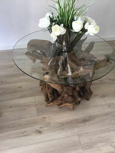 Customer photo review of Handgearbeiteter Couchtisch Ikal aus Wurzelholz inkl. Glasscheibe Ø 80 cm