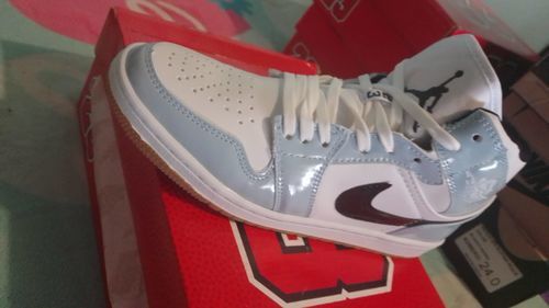 Customer photo review of Tenis Retro 1 Gris Negro