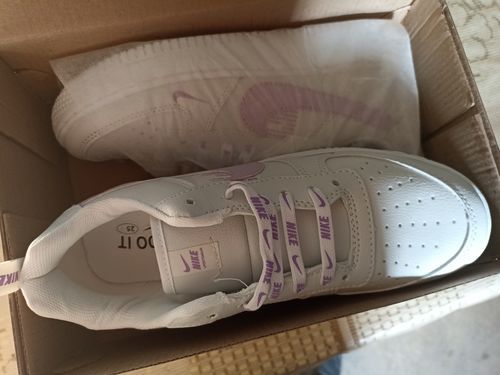 Customer photo review of Tenis 270 Blanco Negro Rojo