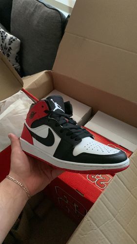 Customer photo review of Tenis Retro 1 Chicago Black