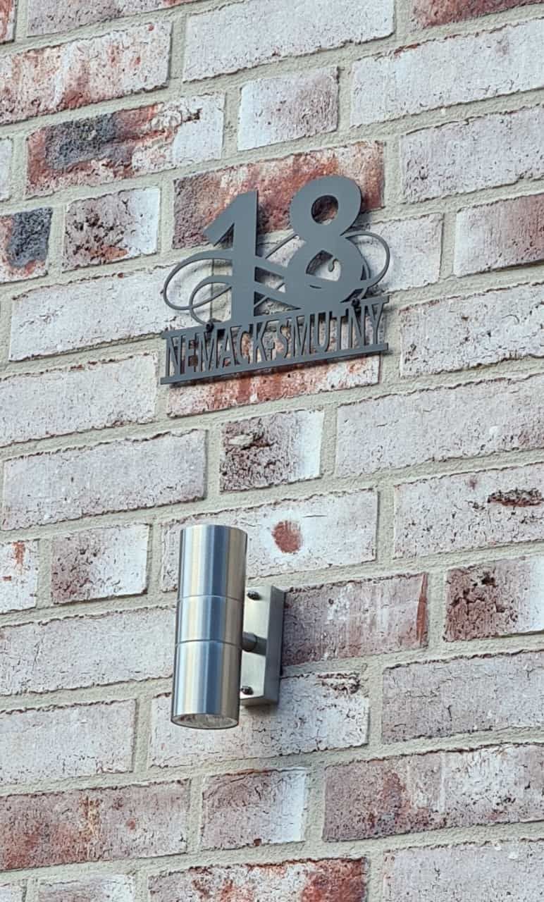 Customer photo review of Hausnummern-Türschild Ornamental Style einzeilig (personalisierbar)