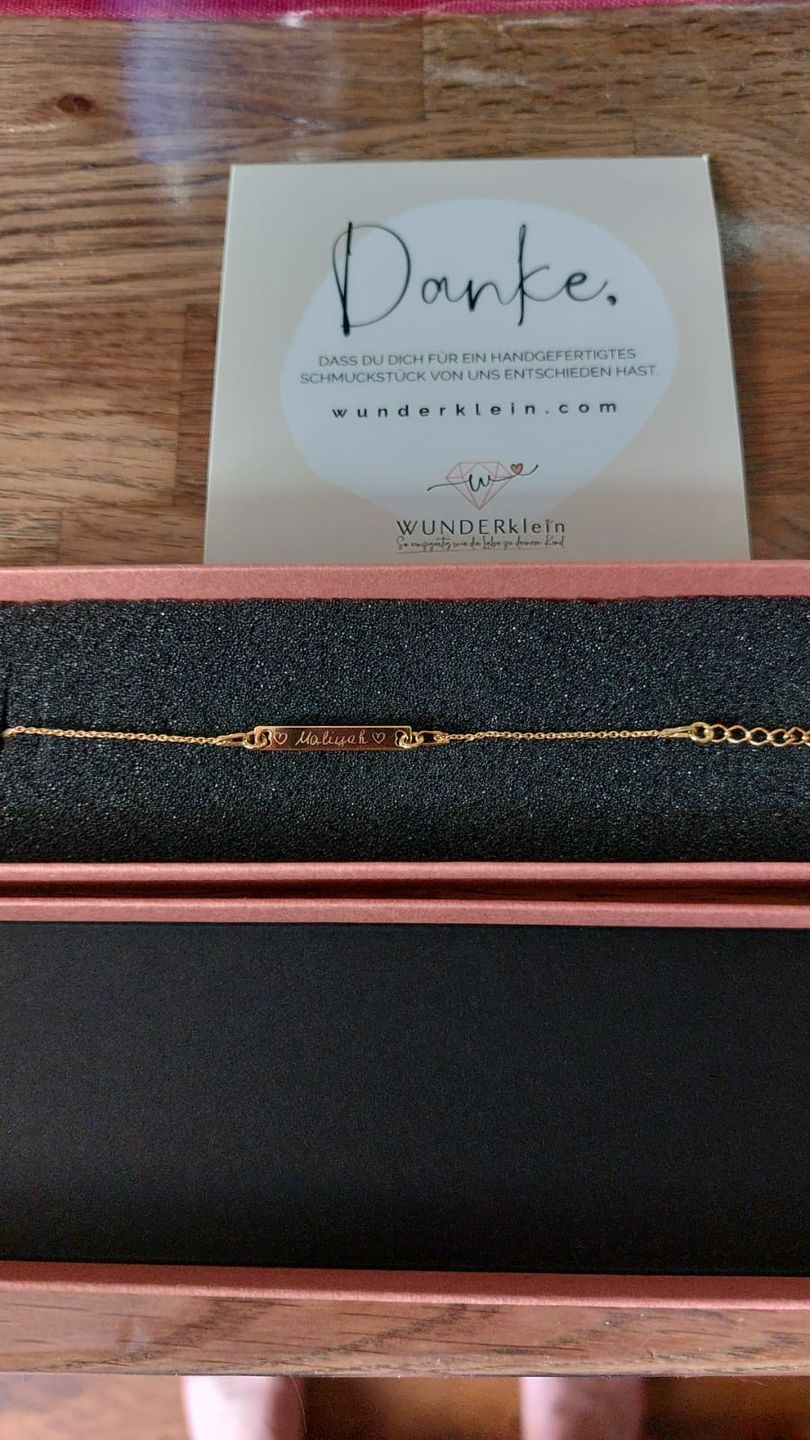 Customer photo review of Baby Armband mit Gravur länglich