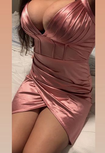 Customer photo review of Goddess Midi Dress (ROSE)