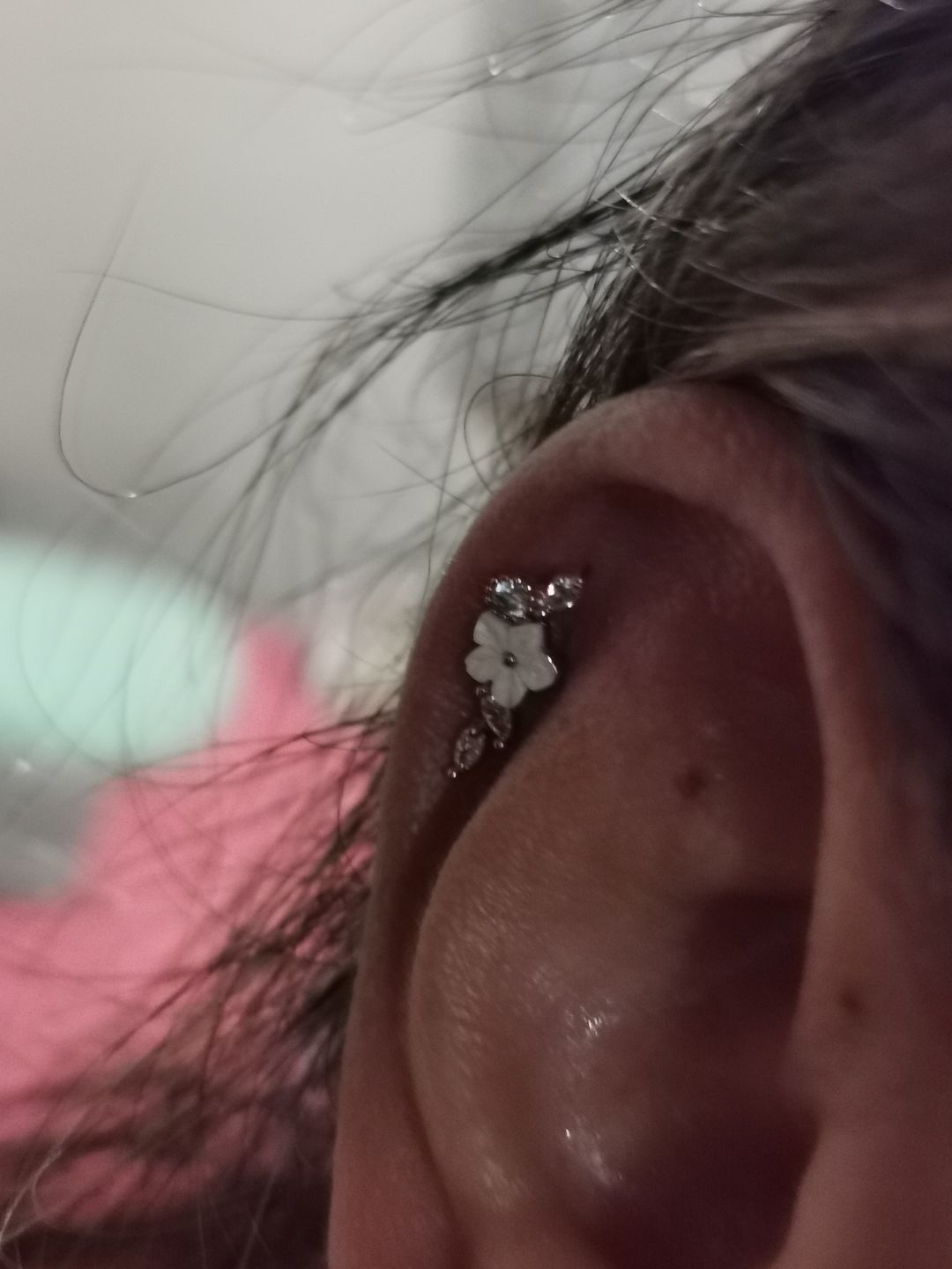 Customer photo review of Piercing de Florecita con Zirconias