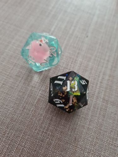 Customer photo review of Spacebreaker D20 dark purple