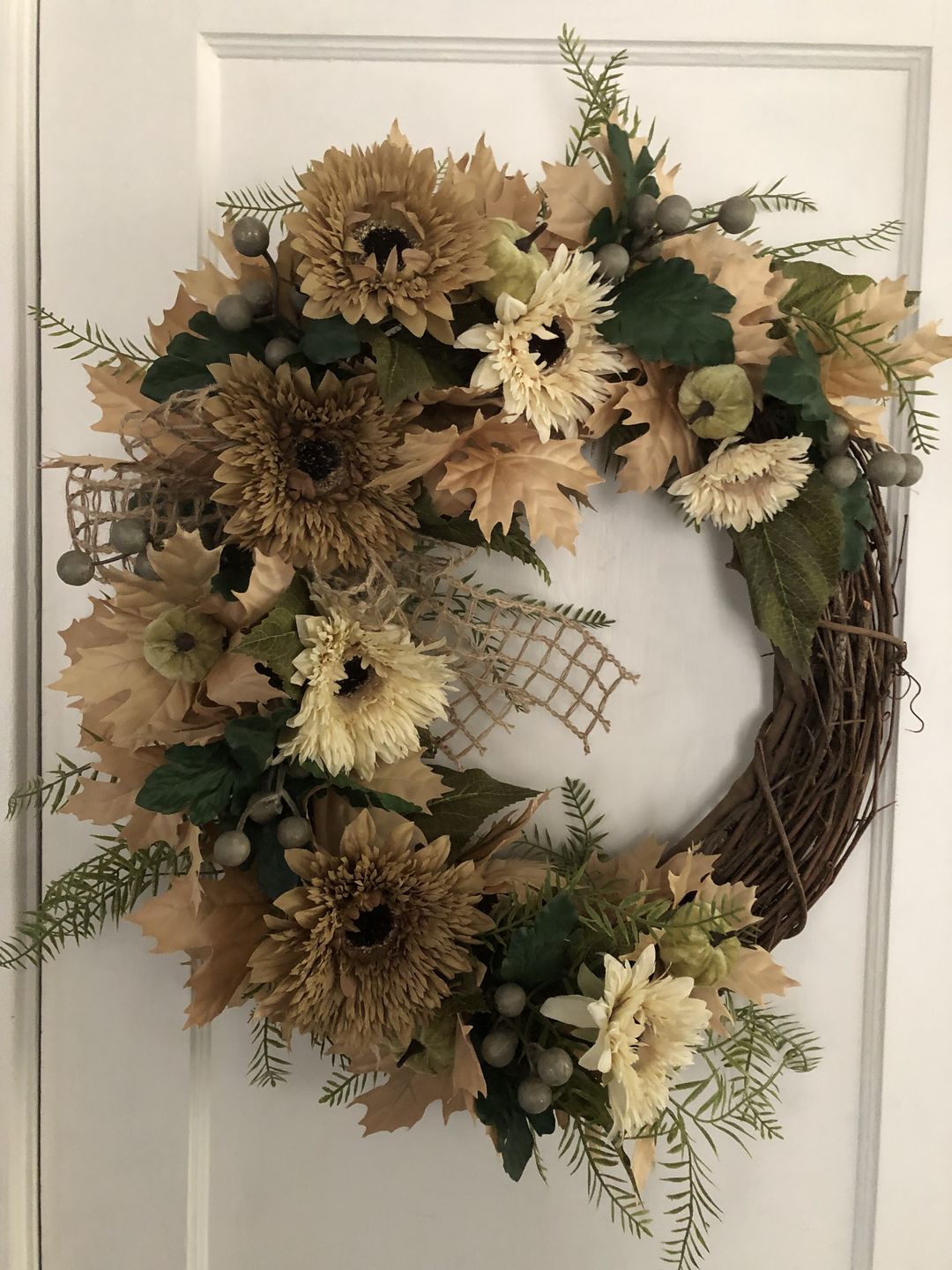 Customer photo review of 14" Round Grapevine Wreath - DECOE-034