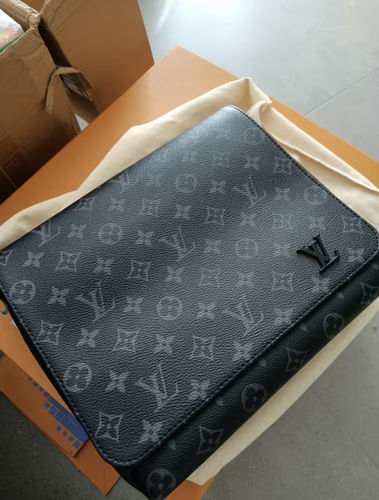 Customer photo review of LV District messenger bag