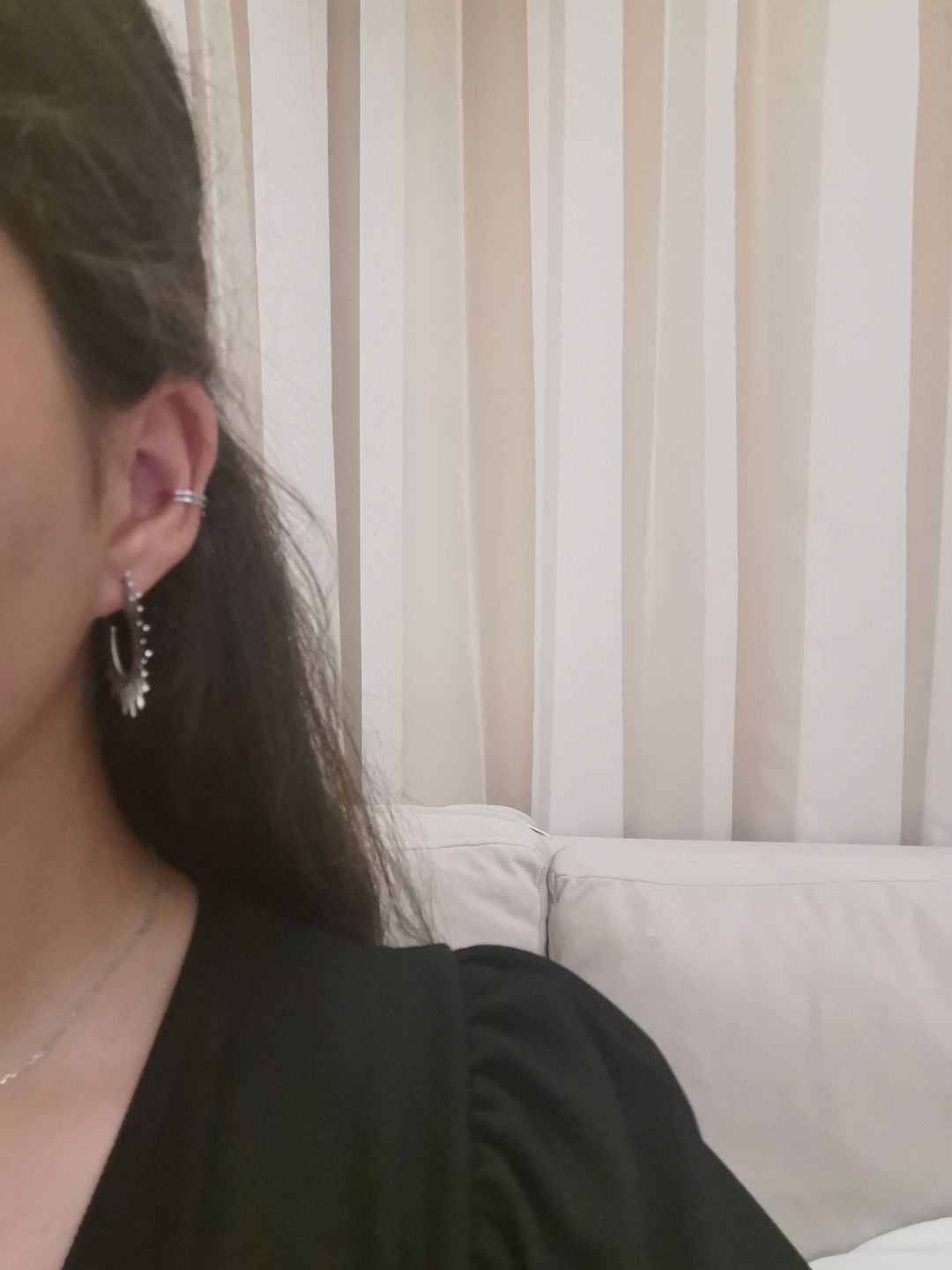 Customer photo review of Marisol Ear Cuff | 18K vergoldet