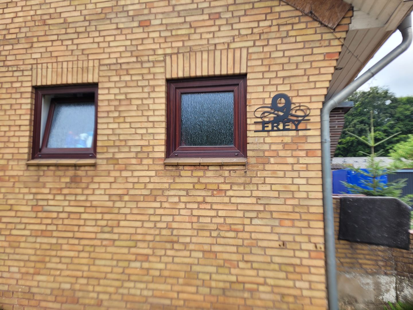 Customer photo review of Hausnummern-Türschild Ornamental Style einzeilig (personalisierbar)
