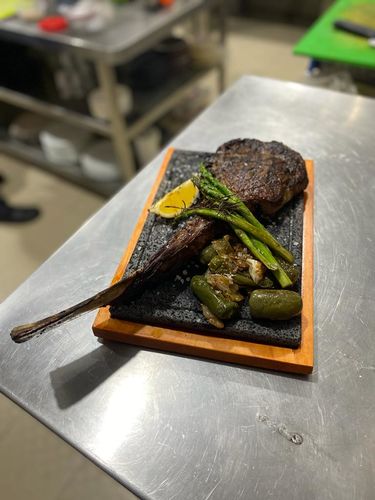 Reseña con foto de un cliente sobre Rib Eye Tomahawk Steak