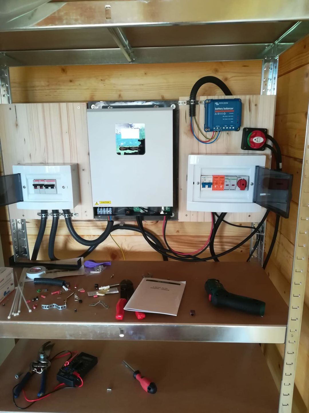 Customer photo review of Kit Panouri Fotovoltaice Invertor 3KVA 220V Off Grid Hibrid Solar Acumulatori Gel
