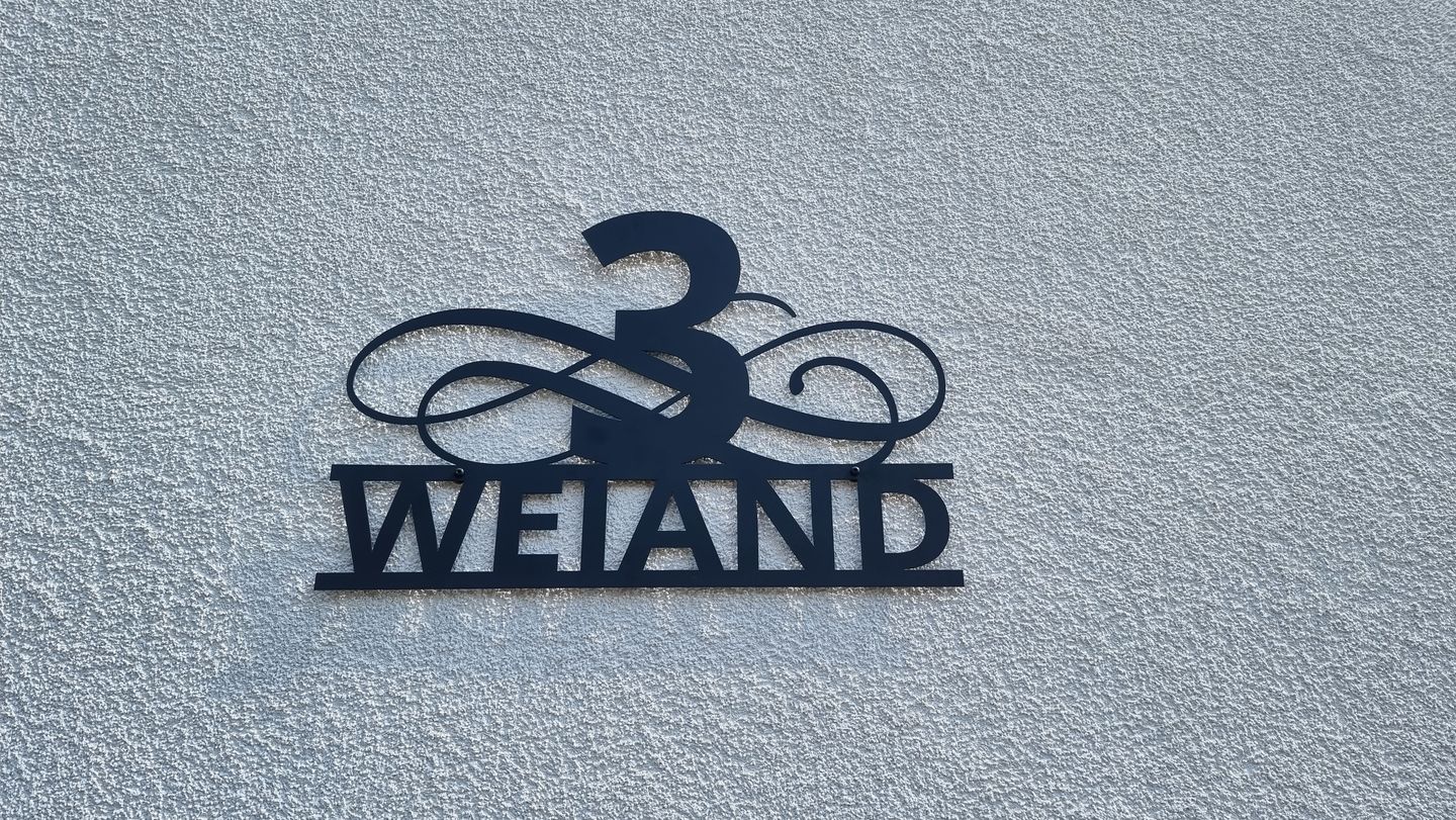 Customer photo review of Hausnummern-Türschild Ornamental Style einzeilig (personalisierbar)