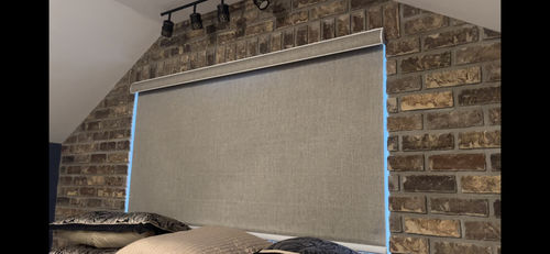 Customer photo review of SmartWings Motorized Roller Shades 100% Blackout Vigor