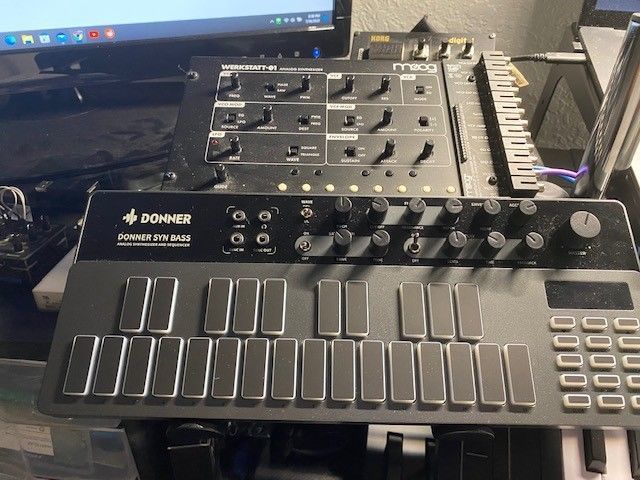 Customer photo review of Donner B1 Synthétiseur et Séquenceur Analogique de Basses