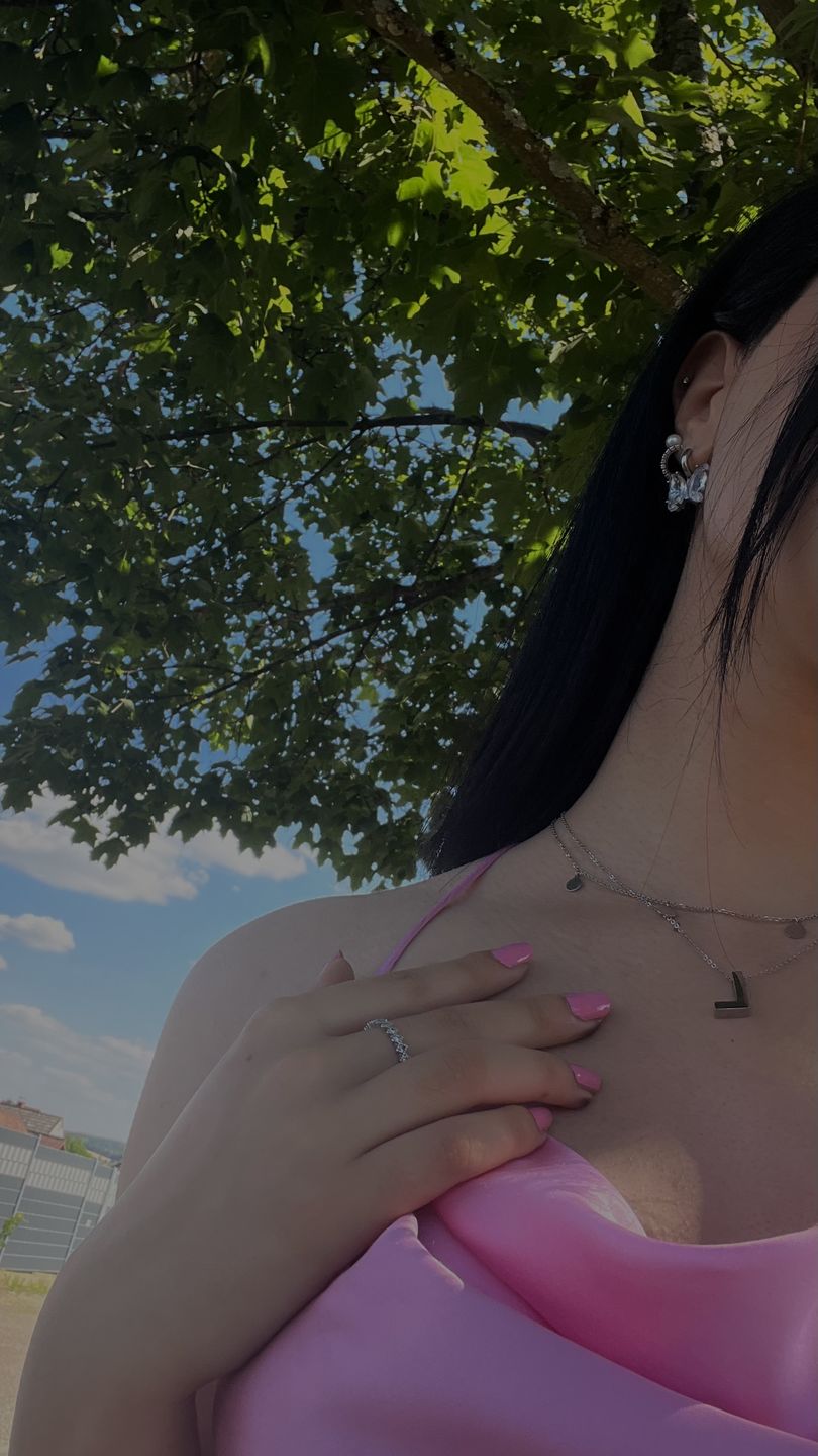 Customer photo review of Butterfly Ohrringe | 18K vergoldet