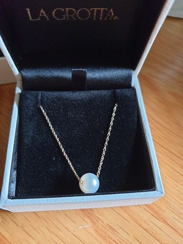 Customer photo review of Amelia Solitaire Round Pearl Necklace