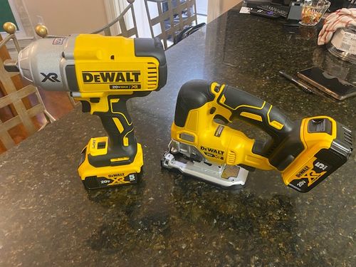 Customer photo review of DEWALT DCF899B 20V MAX XR Brushless High Torque 1/2" Impact Wrench with Detent Anvil, Cordless (Tool Only)