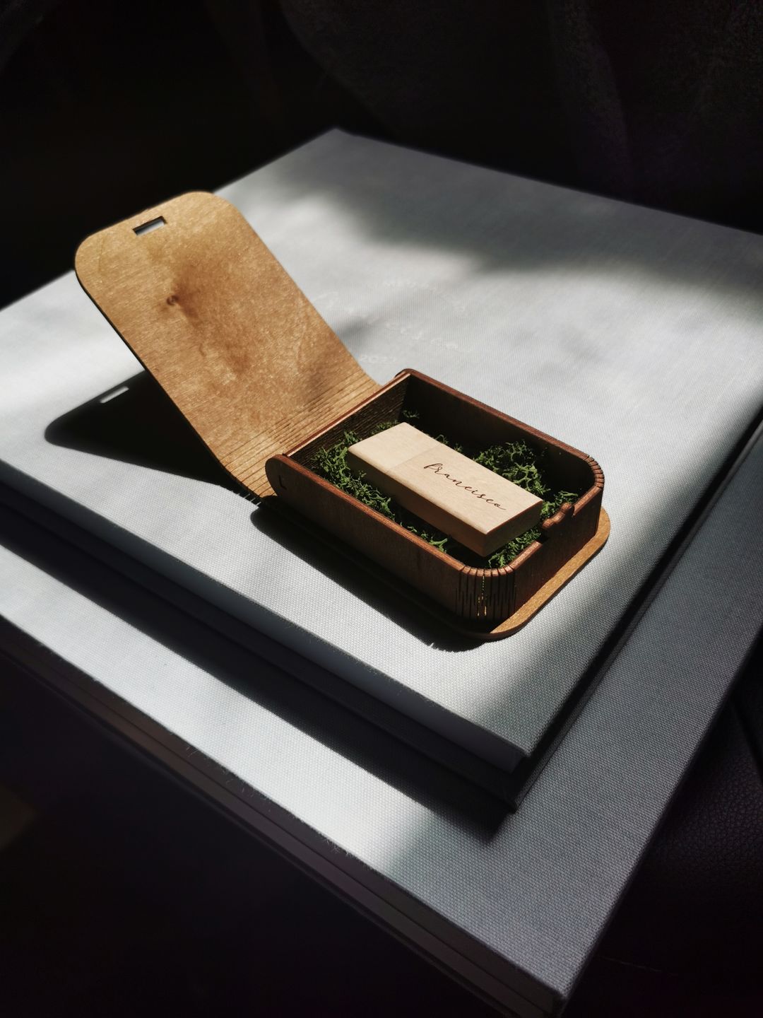 Customer photo review of Yoga USB box with moss filler