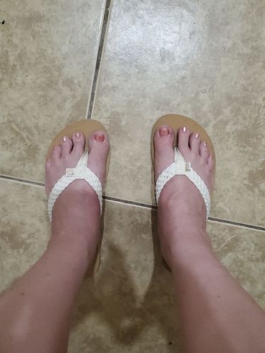 Customer photo review of Aleader Women‘s Comfort Thong Flip Flops