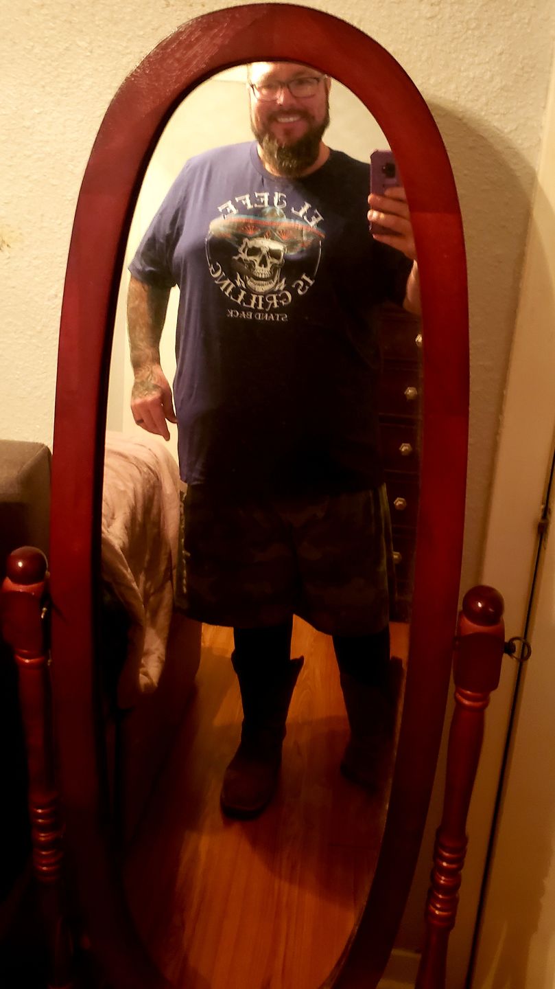 Customer photo review of Premium El Jefe Is Grilling OG Greaser Tee