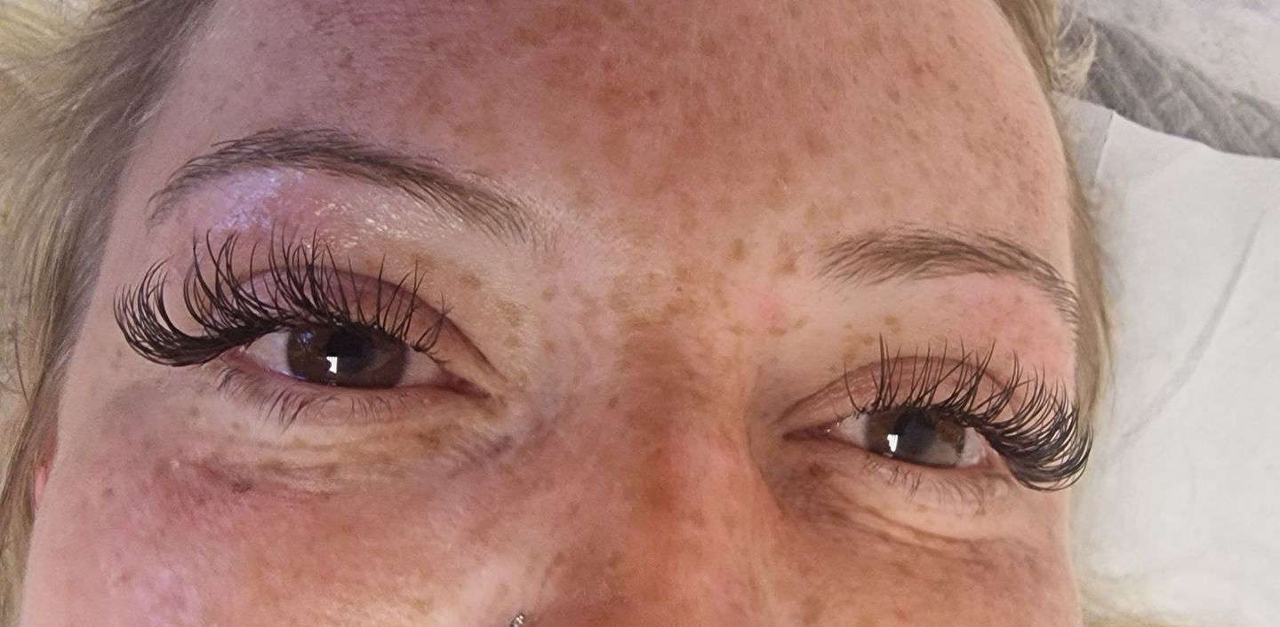 Customer photo review of 0.15 Flat Split Tip Cashmere Eyelash Extensions (16 lines)