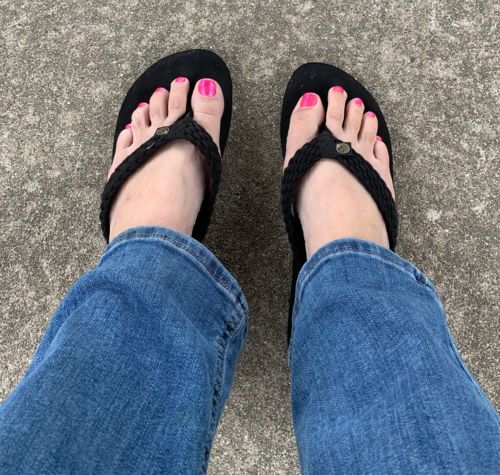 Customer photo review of Aleader Women‘s Comfort Thong Flip Flops