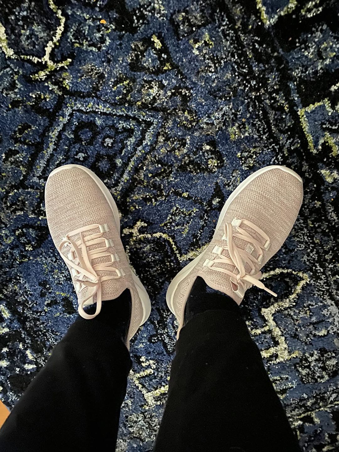 Customer photo review of Aleader Women's Energy Cloud X Sneakers