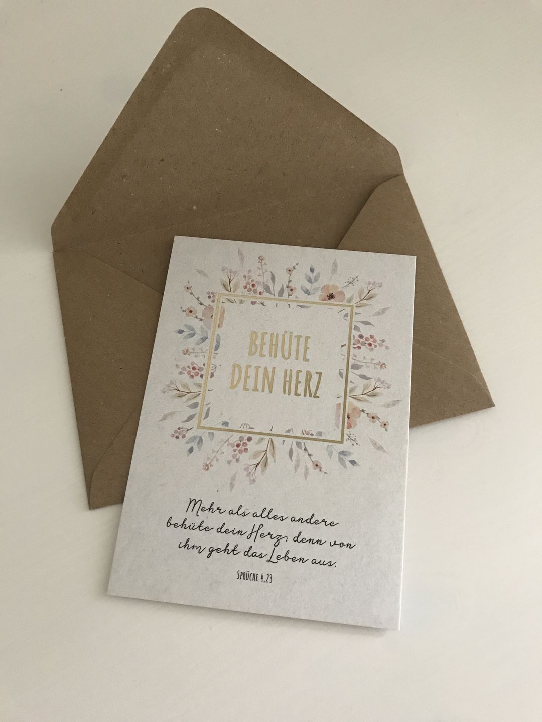 Customer photo review of Postkarte "Behüte dein Herz" mit Bibelvers · A6 · mit Gold veredelt