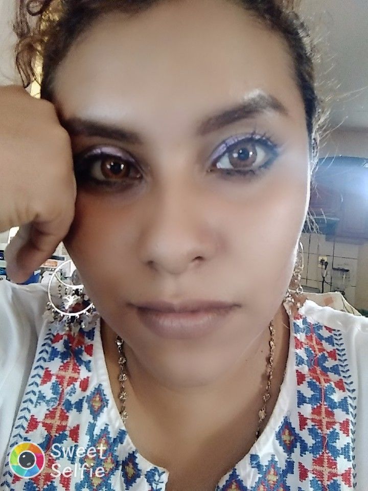 Customer photo review of Himalaya Green Prescription Coloured Contact Lenses