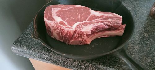 Reseña con foto de un cliente sobre Rib Eye Cowboy Steak