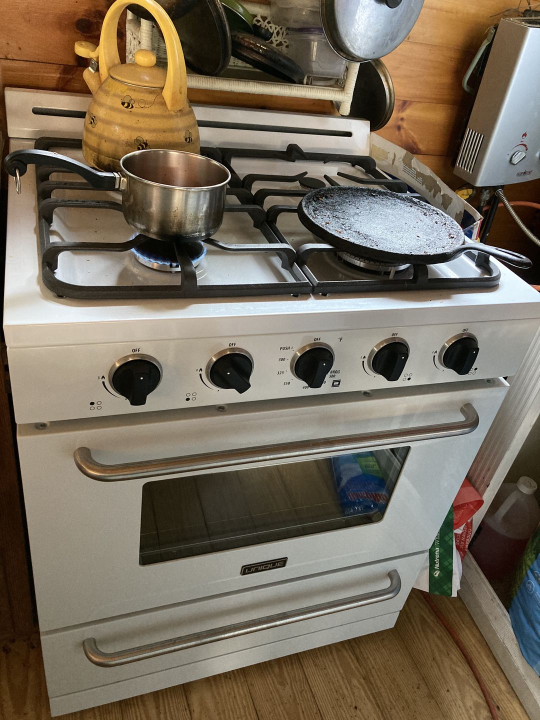 Customer photo review of Unique Classic 30" Propane Range Battery Ignition Variable BTU Sealed Burners Cast Iron Grates With Window UGP-30G OF1 W (White)