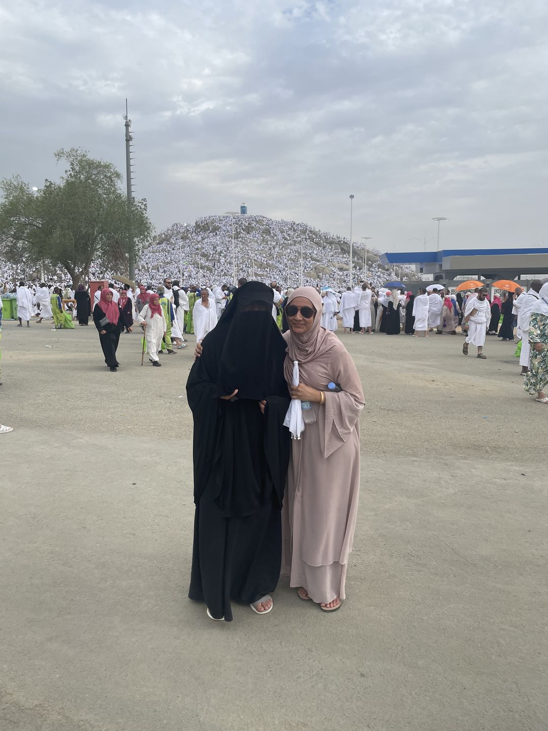 Customer photo review of Aisha Nude Abaya
